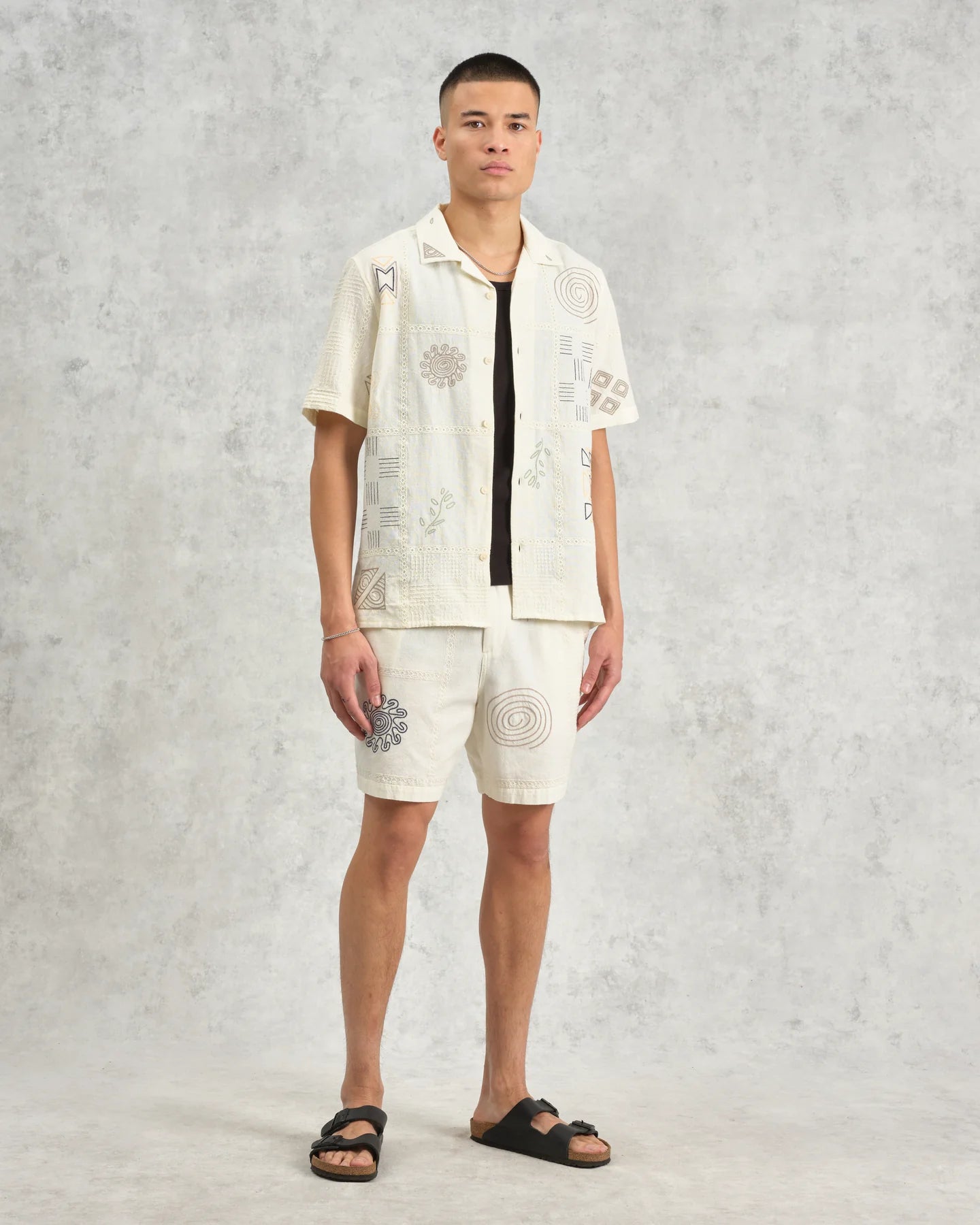 Kurt - Ecru Doodle Embroidered Shorts - Supermen.dk