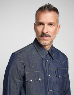 Nærbillede af brystlommer på LEE 101 50’s Western denimskjorte i Dry