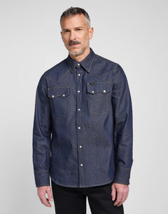 LEE 101 50’s Western denimskjorte i Dry – model set forfra