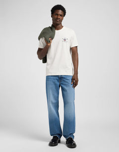 LEE Asher Loose jeans i Lyle lyseblå stylet med grøn T-shirt – helfigur