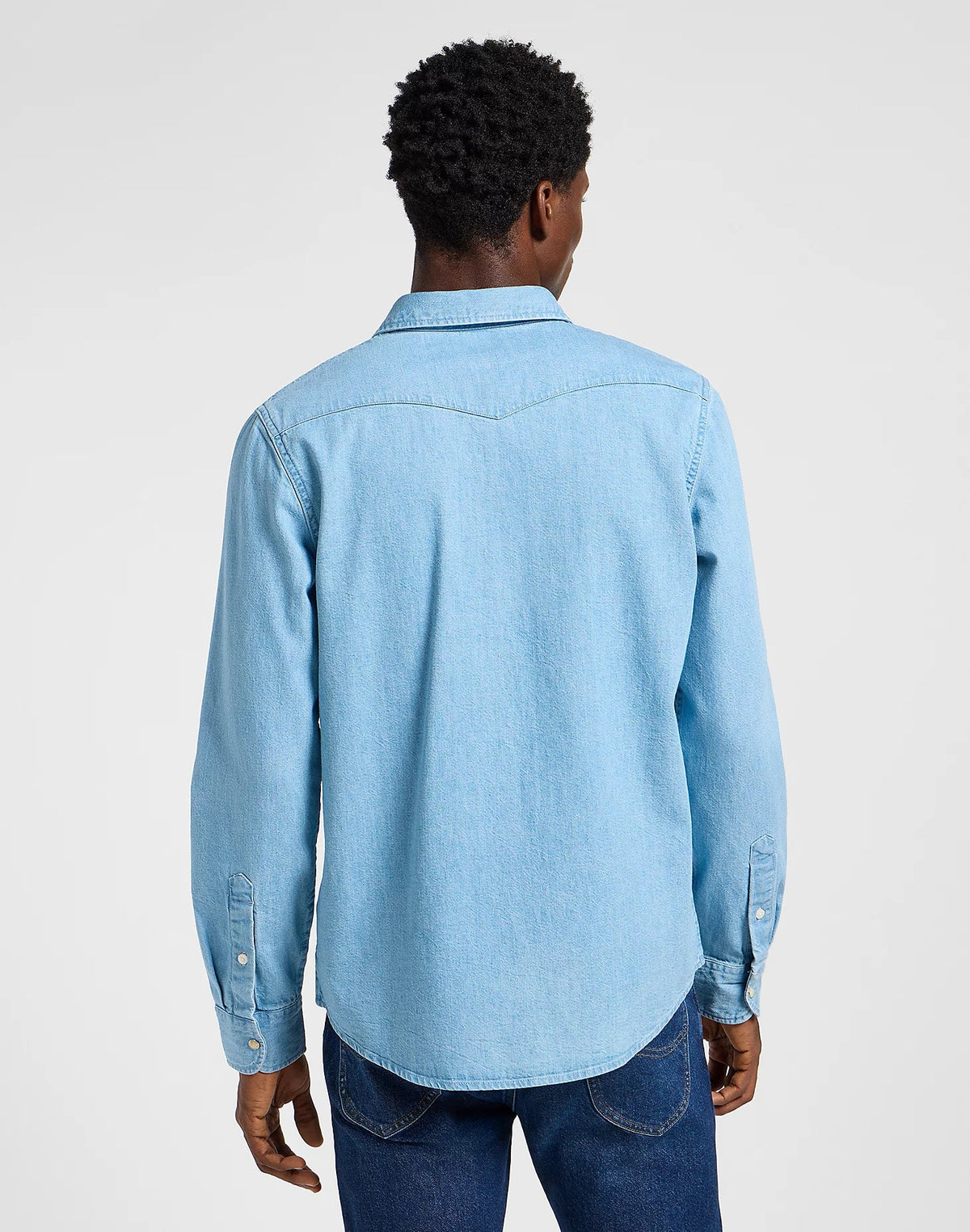LEE Regular Western denimskjorte i lyseblå set bagfra