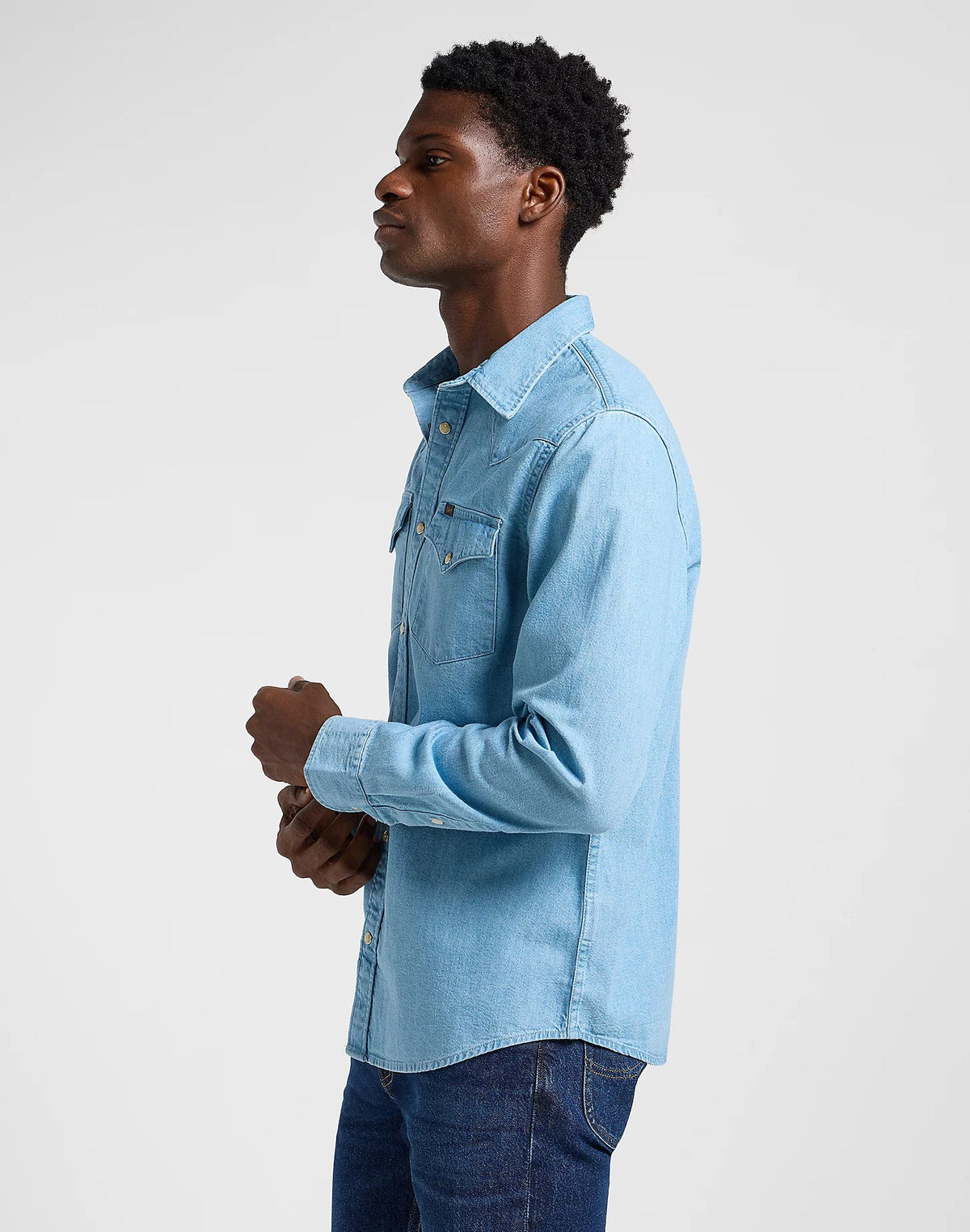 LEE Regular Western denimskjorte i lyseblå set fra siden