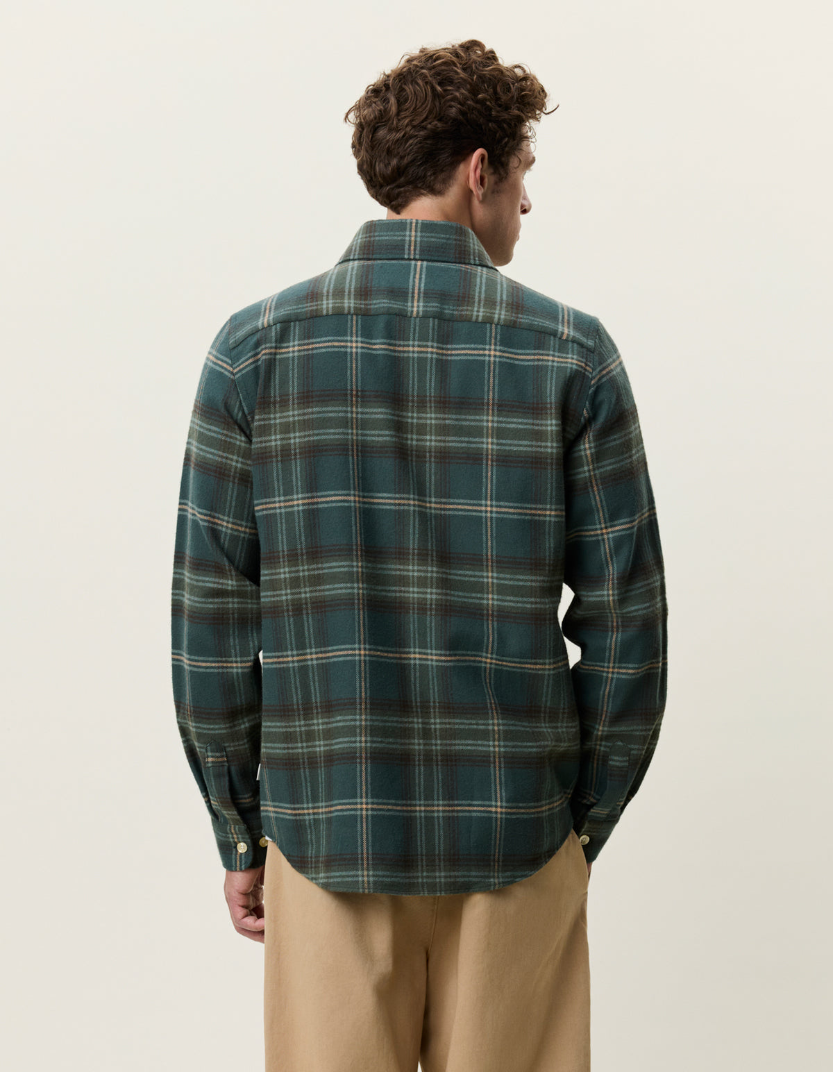Les Deux ternet overshirt i Darkest Spruce grøn set bagfra