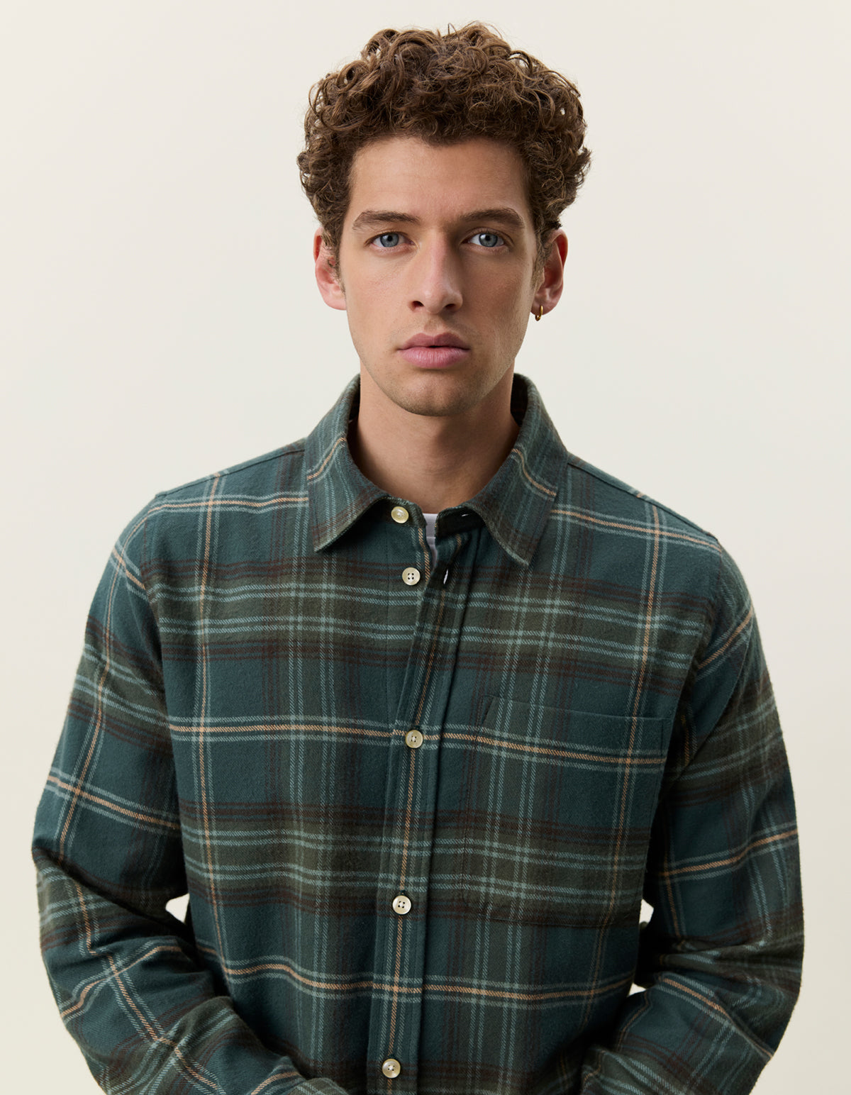 Nærbillede af Les Deux ternet overshirt i Darkest Spruce grøn