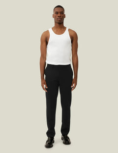 Les Deux Como Regular habitbukser i sort stylet med hvid tanktop – helfigur