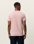 Les Deux Core Seasonal T-shirt i Misty Rose lyserød set bagfra