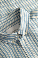 Indlæs billede til gallerivisning Les Deux Kris Linen SS Shirt Washed Denim Blue-Ivory - Supermen.dk
