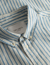 Indlæs billede til gallerivisning Les Deux Kristian Linen B.D. Shirt Washed Denim Blue-Ivory - Supermen.dk
