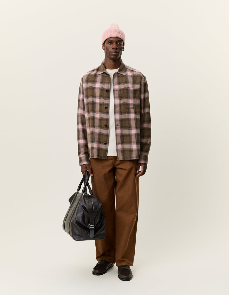 Les Deux Shadowcheck overshirt i Teak Brown ternet stylet med taske – helfigur