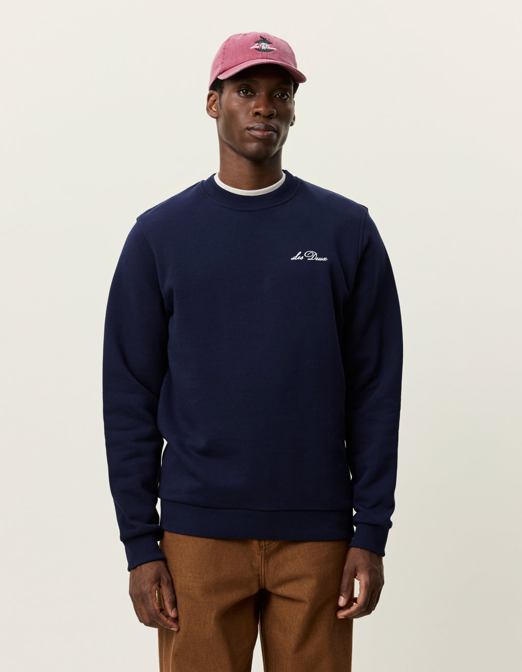 Les Deux Signature print sweatshirt i Dark Navy – model set forfra