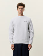 Les Deux Signature print sweatshirt i Snow Melange lysegrå – model set forfra