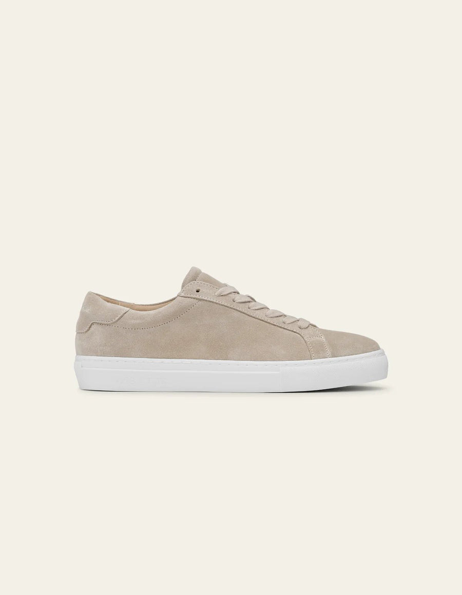 Les Deux Theodor ruskindssneakers i Light Sand set fra siden