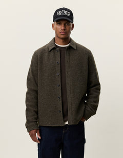 Les Deux bouclé overshirt i uld i Duffel Bag grøn – model set forfra