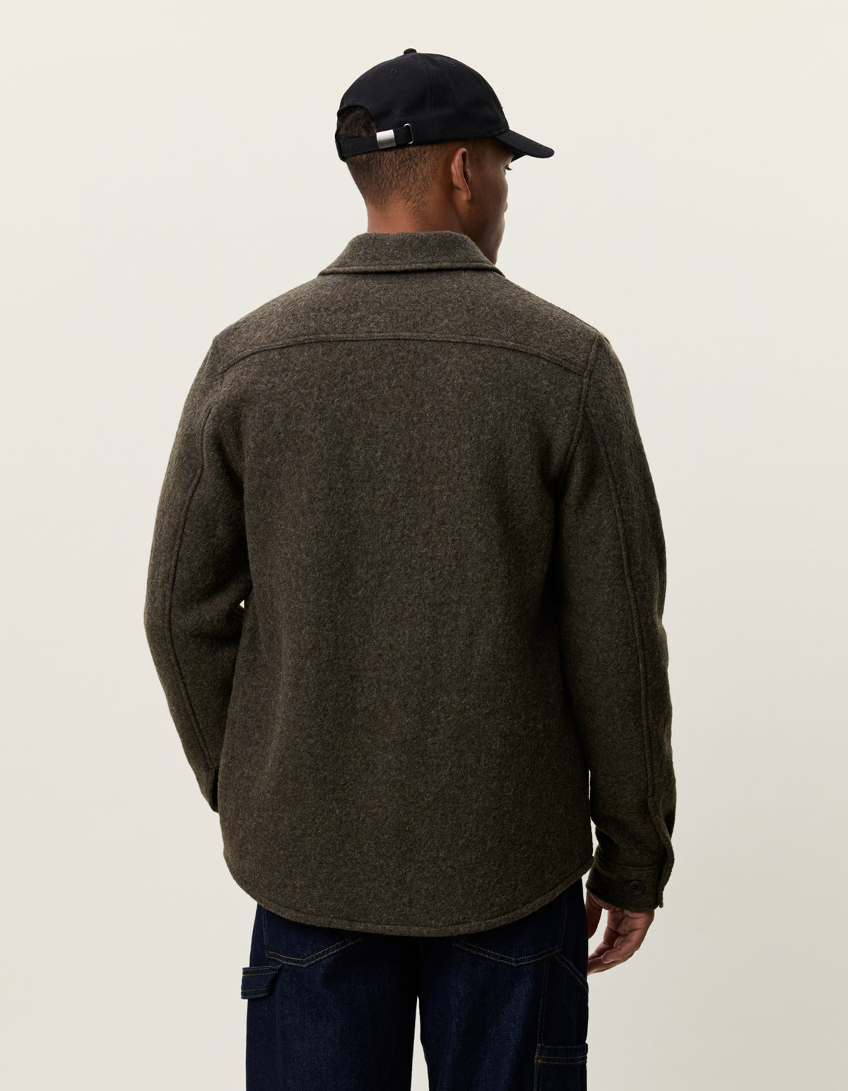 Les Deux bouclé overshirt i uld i Duffel Bag grøn set bagfra