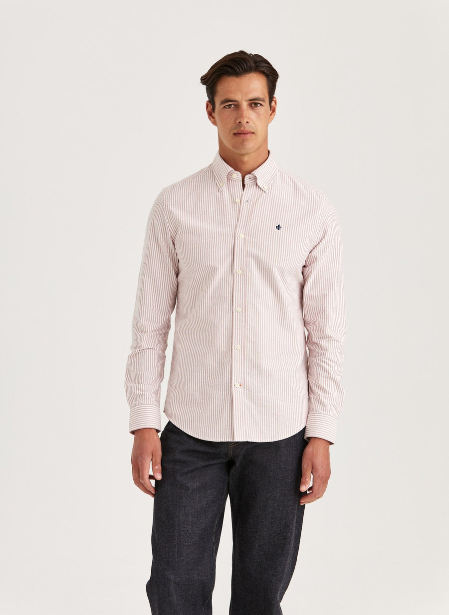 Morris Douglas Slim Fit Oxford skjorte med røde striber – model set forfra