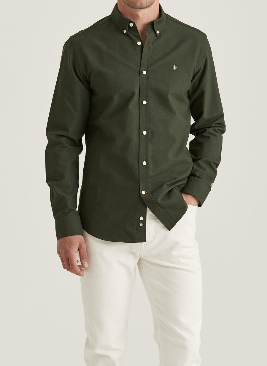 Morris Douglas Slim Fit skjorte i oliven – model set forfra