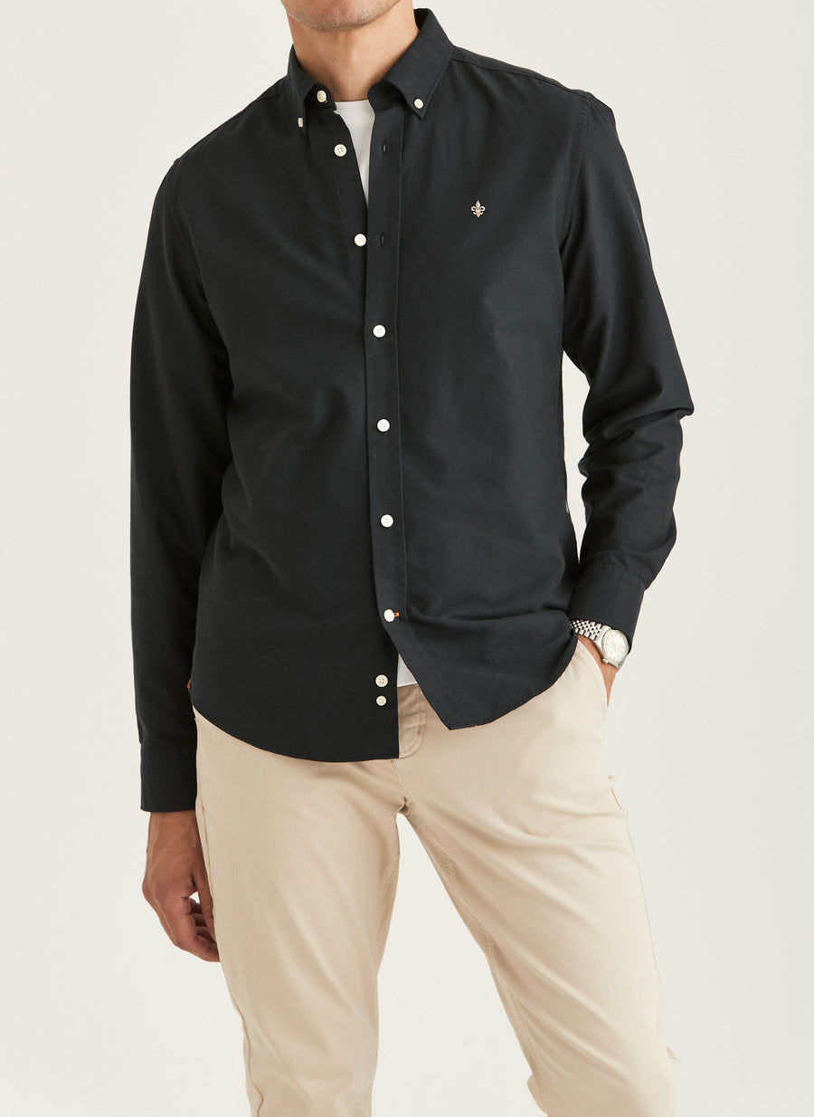 Morris Douglas Slim Fit skjorte i sort – model set forfra