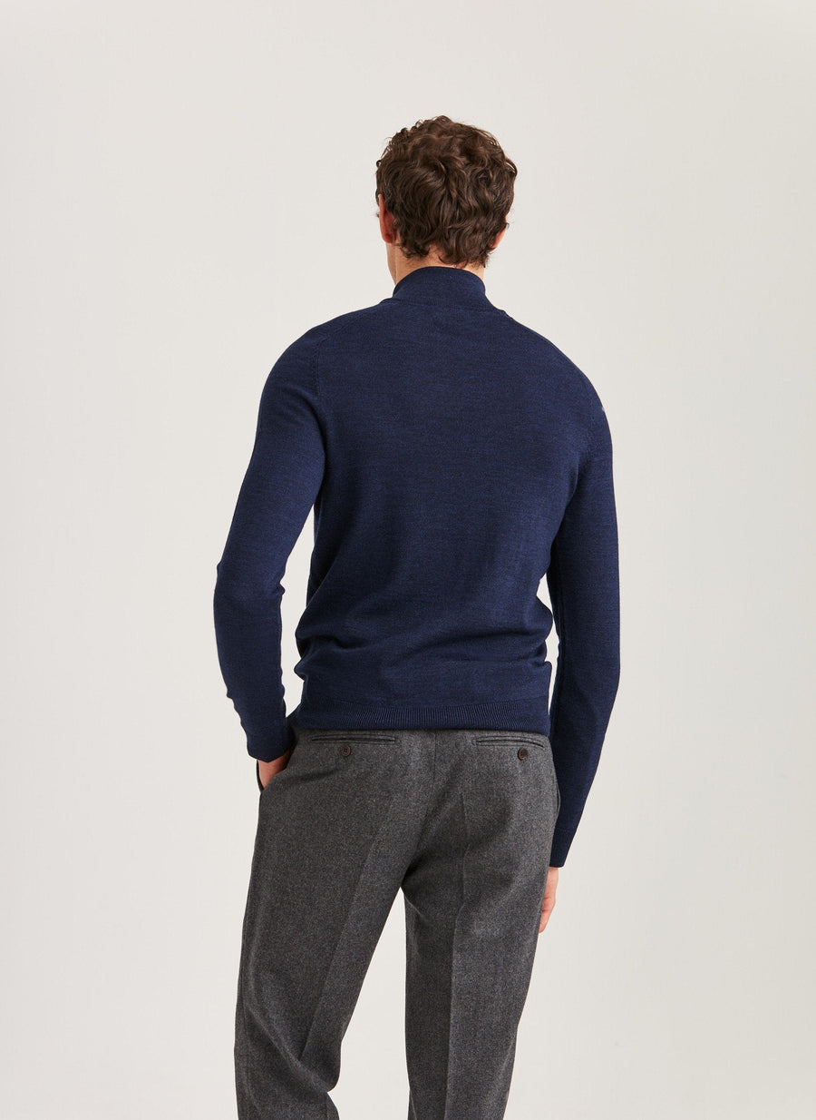 Morris John merino strik med halv lynlås i navy set bagfra