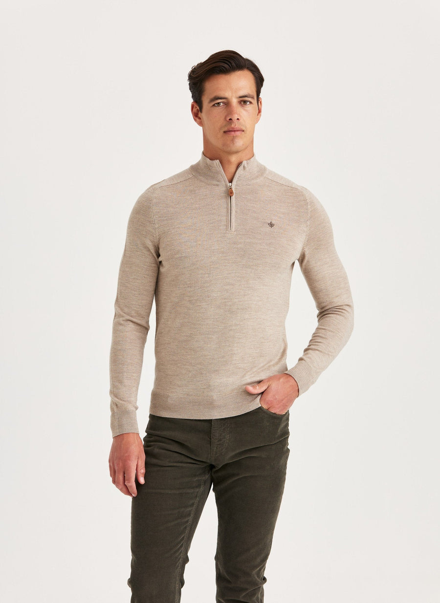 Morris John merino strik med halv lynlås i khaki – model set forfra