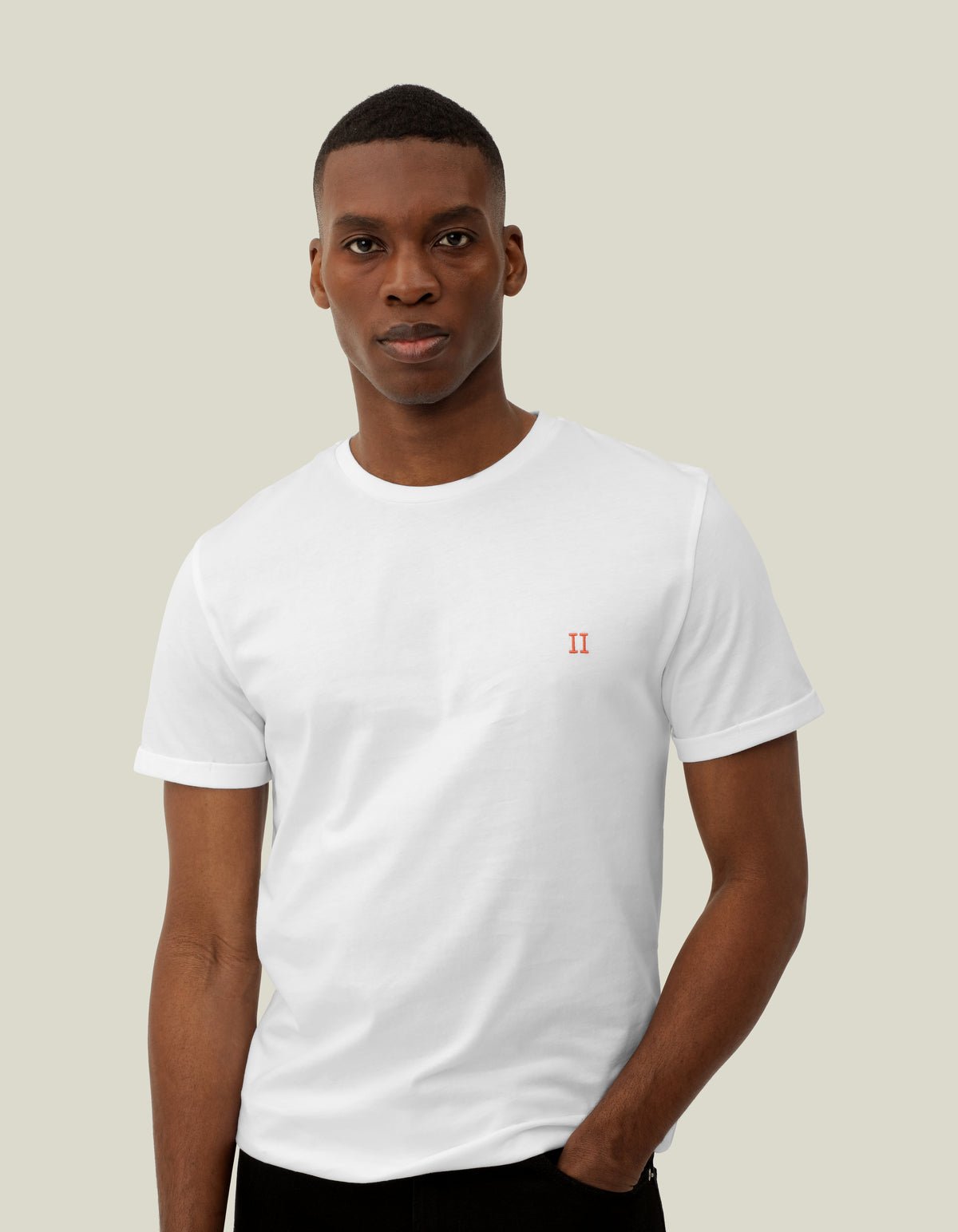 Les Deux Nørregaard T-shirt i hvid – model set forfra