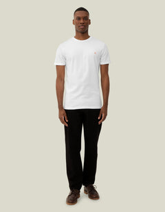Les Deux Nørregaard T-shirt i hvid på model – helfigur