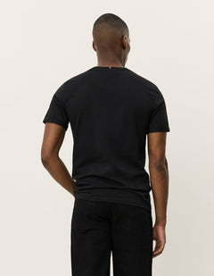 Les Deux Nørregaard T-shirt i sort set bagfra på model