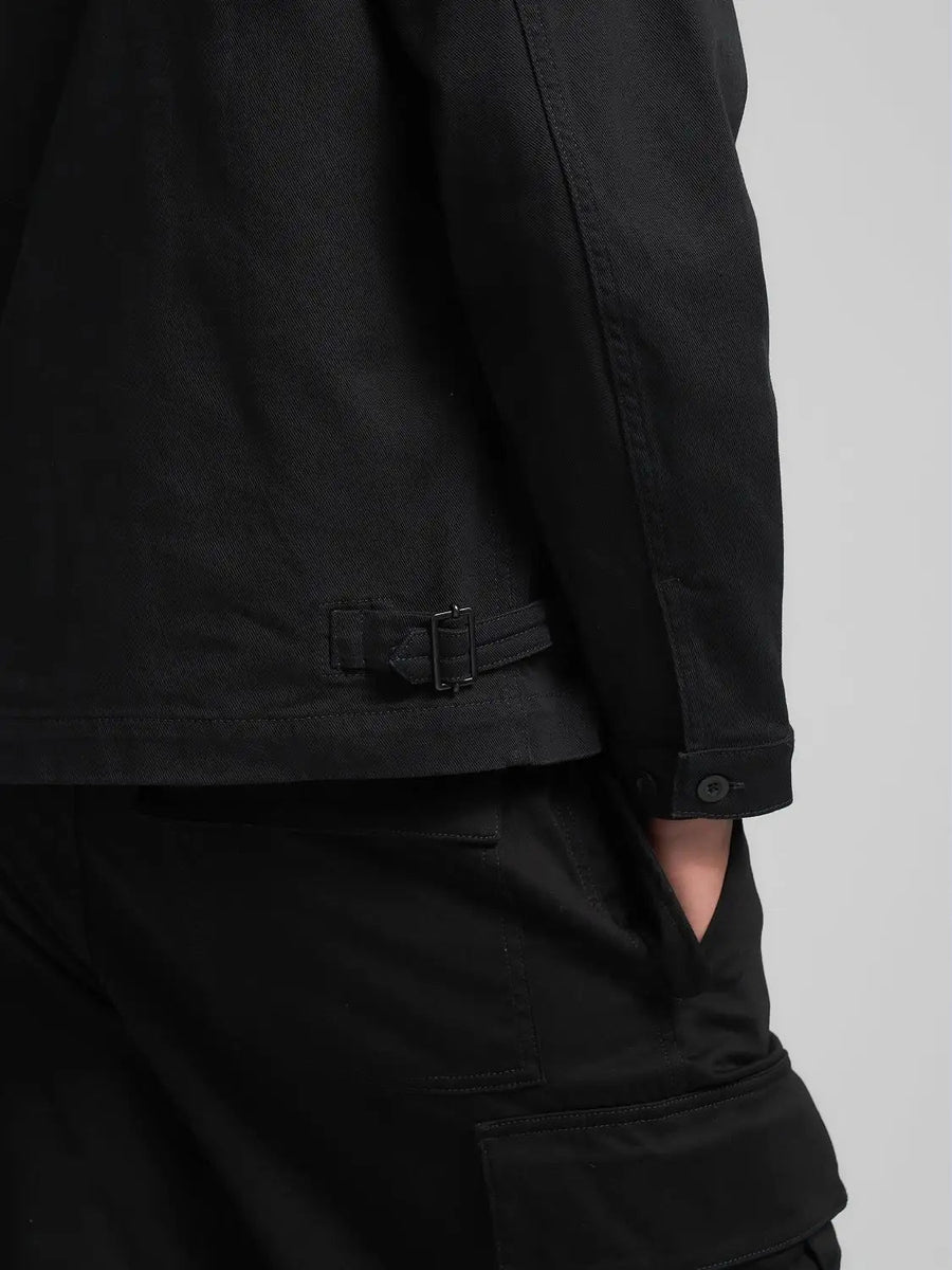 Detalje af denim på Replay denimjakke i sort