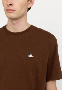 Revolution Application T-Shirt / 1425 PIZ - Brown - Supermen.dk