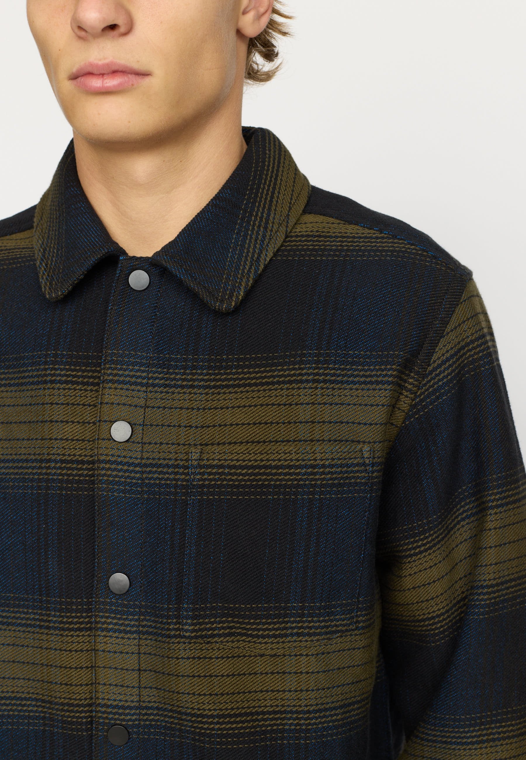 Revolution Casual Shirt / 3211 - Army - Supermen.dk