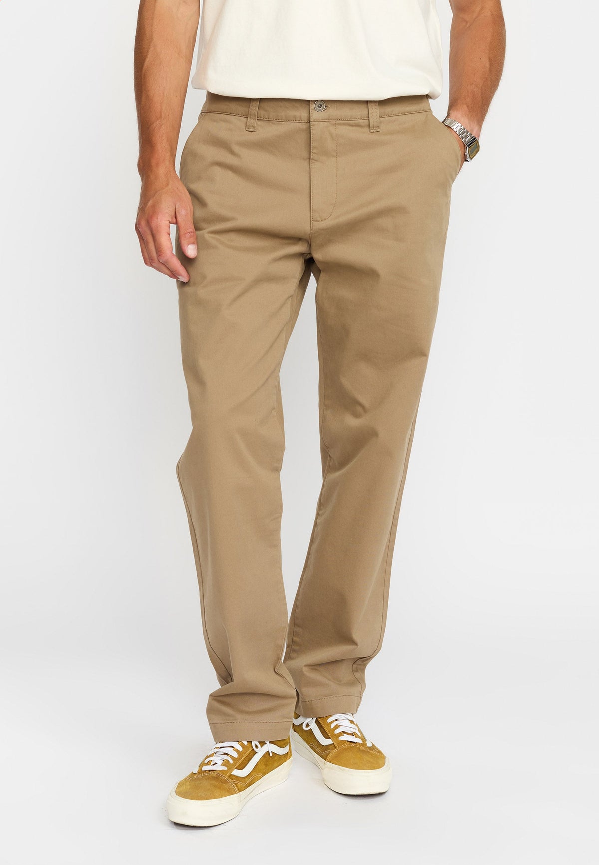 Revolution chinos 5872 i mørk khaki set fra siden