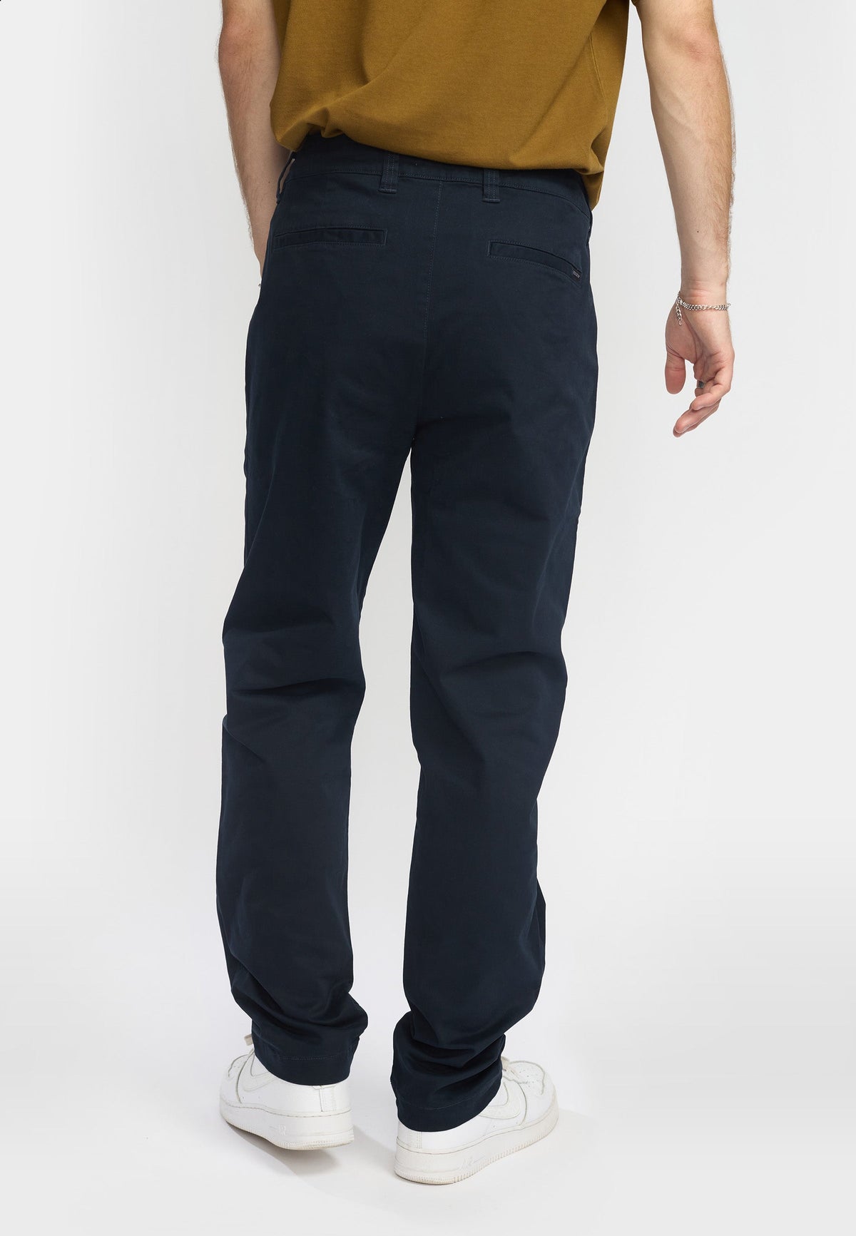 Revolution chinos 5872 i navy set fra siden
