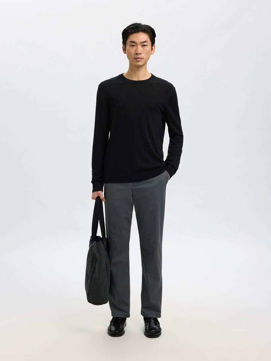 Selected merino strik i sort stylet med taske