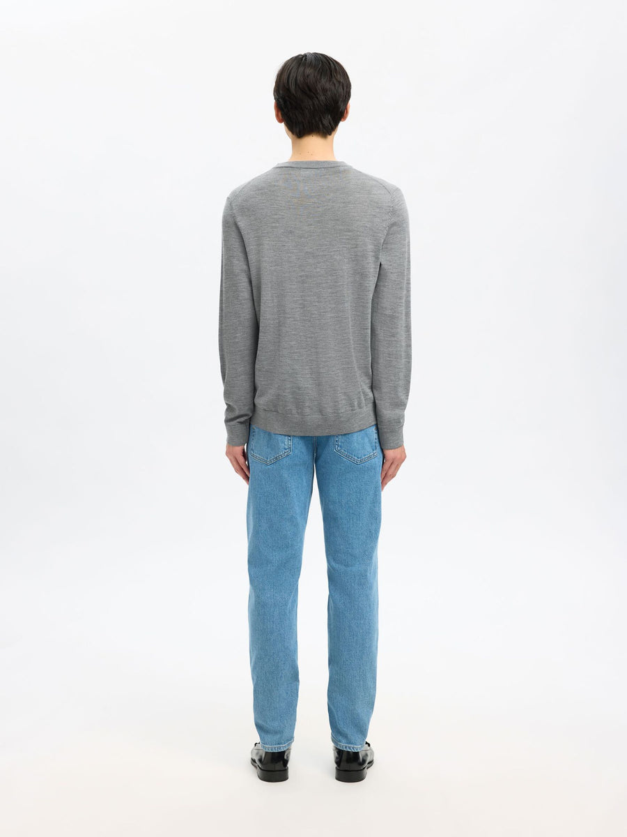 Selected merino strik i mellemgrå melange set bagfra