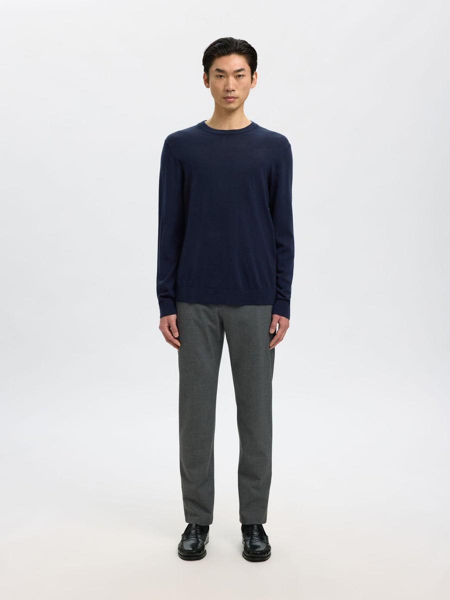Selected merino strik i Navy Blazer set forfra – helfigur