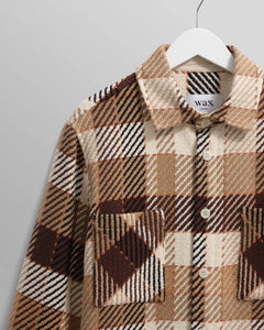 Nærbillede af Wax London Whiting overshirt i natur og brun pike-tern