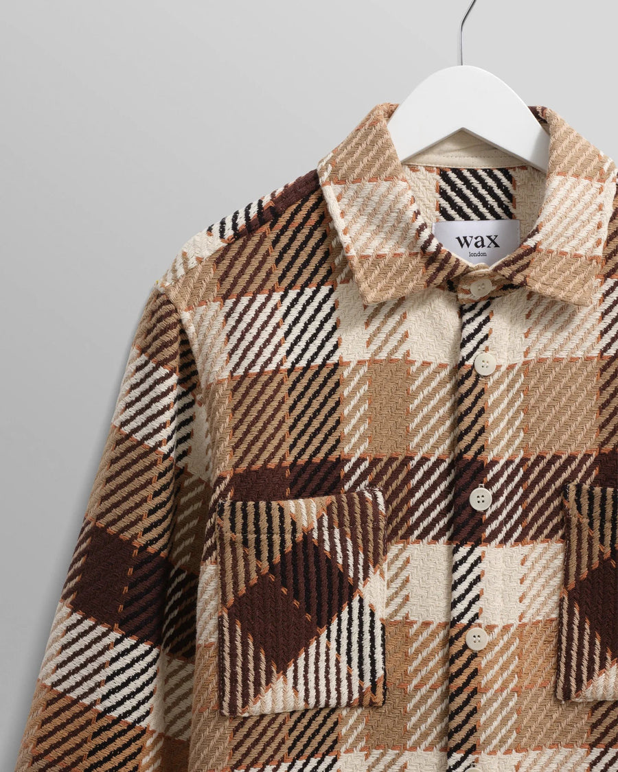 Nærbillede af Wax London Whiting overshirt i natur og brun pike-tern