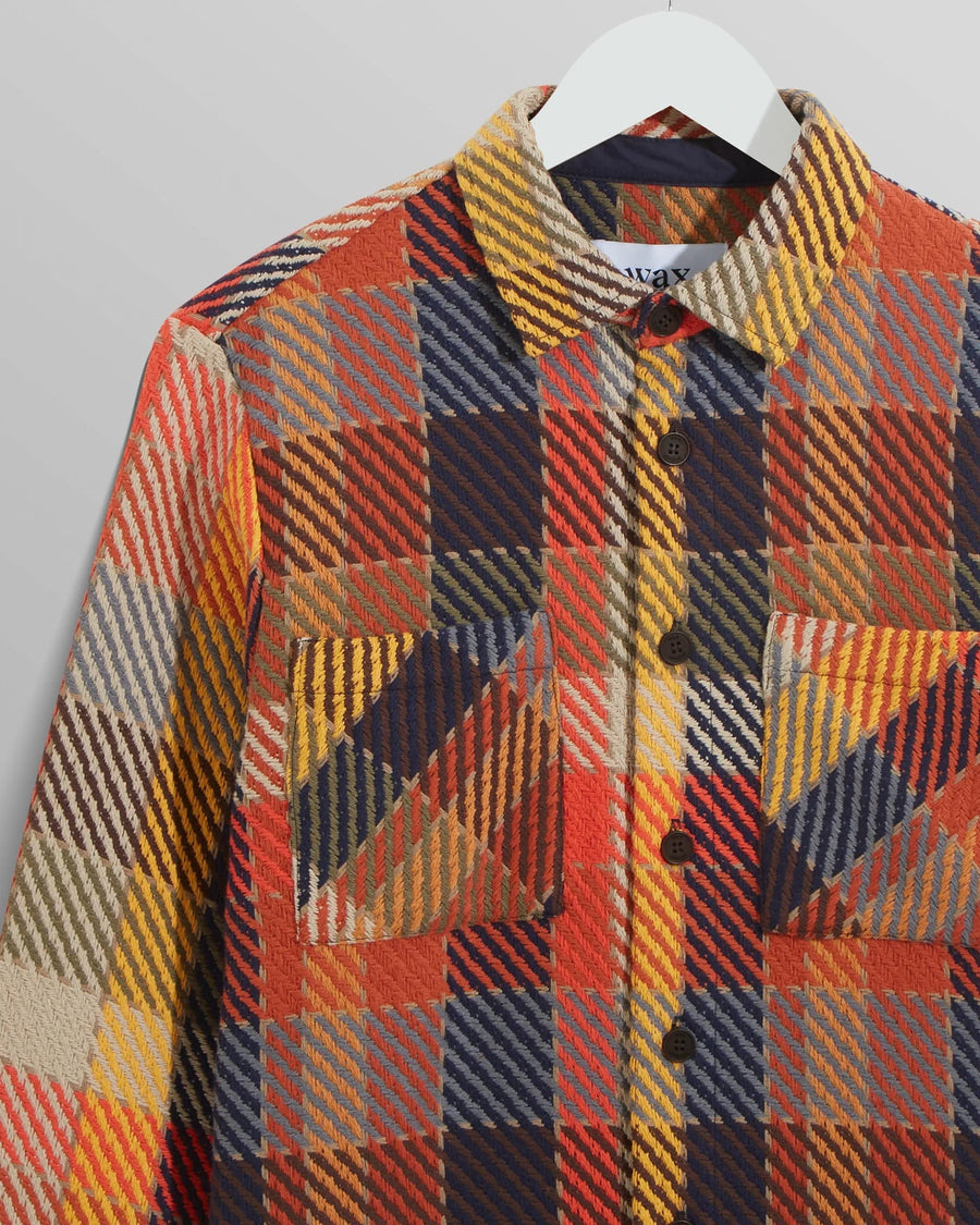Nærbillede af Wax London Whiting overshirt i orange pike-tern – produktbillede