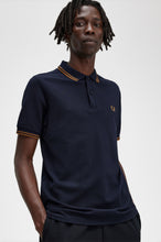Indlæs billede til gallerivisning Fred Perry M3600 Navy / Dark Caramel / Dark Caramel - Supermen.dk

