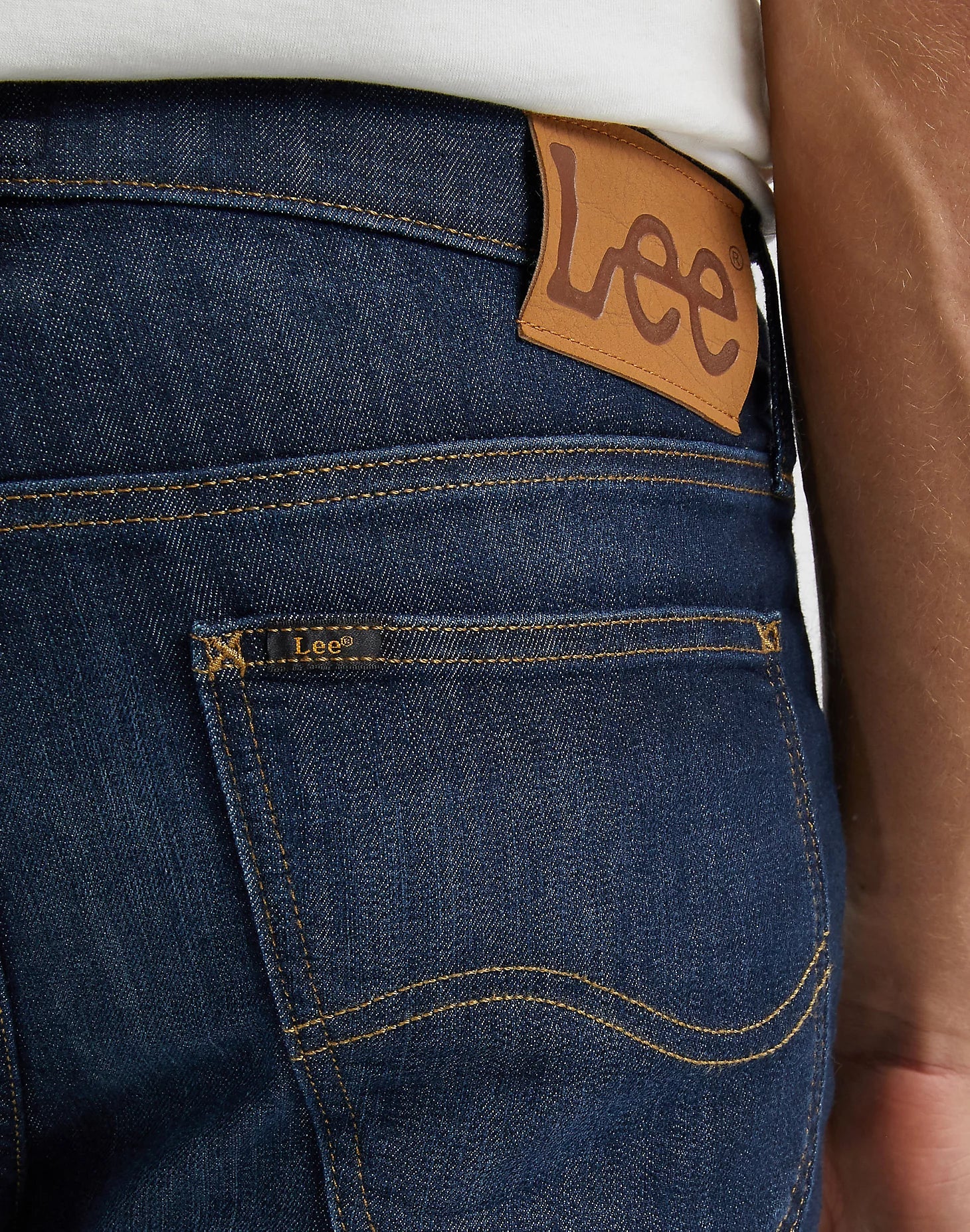 LEE DAREN ZIP FLY LOW STRETCH IN STRONG HAND - Supermen.dk