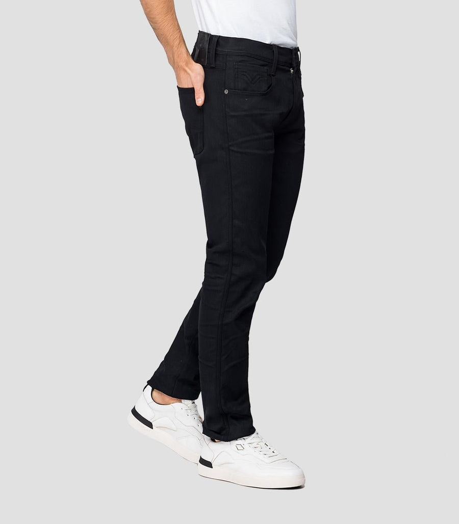 Replay Anbass jeans i sort set fra siden